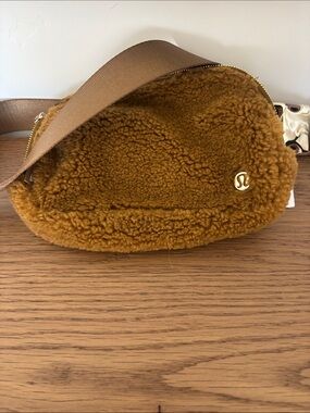 lululemon athletica Teddy Fleece Crossbody in Caramel